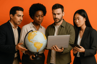 Grupo diverso discutindo planejamento online