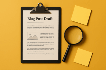 rascunho de post de blog com lupa e blocos amarelos