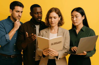 Grupo de pessoas discutindo sobre um glossário.