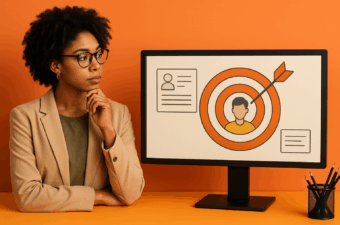 Mulher pensativa ao lado de um computador com gráficos de marketing.