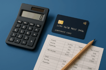 calculadora, cartão corporativo e planilha