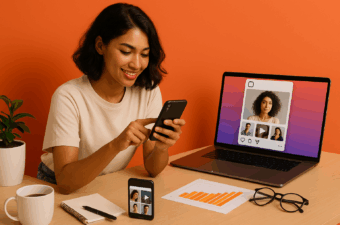mulher usando smartphone com laptop ao fundo