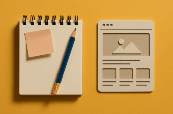 Caderno com lápis e modelo de página web sobre fundo amarelo.