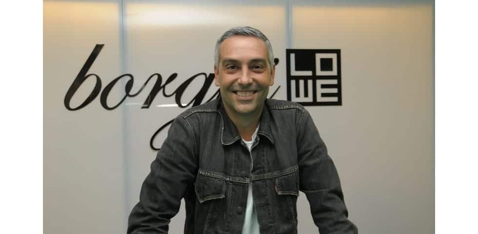 José Borghi em plano médio